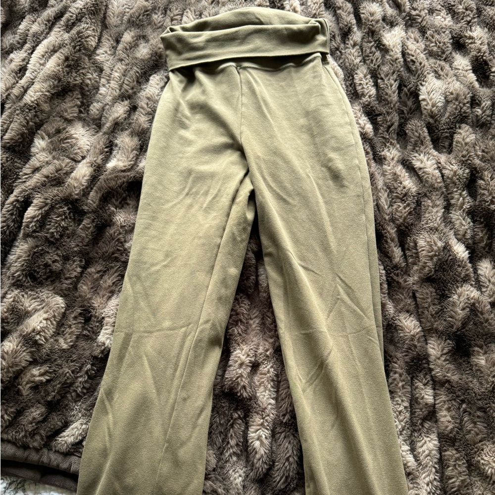 Skins yoga pants